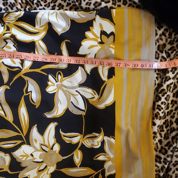 Black & Gold floral dress - Picture 4 of 12